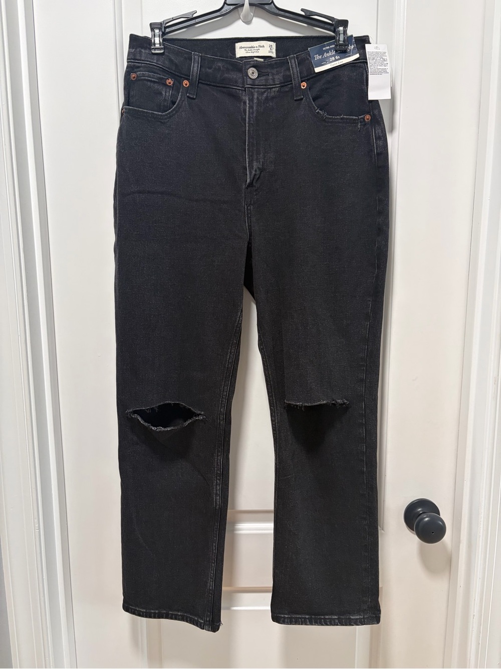 Abercrombie & Fitch NWT size 28 SHORT Curve Love the Ankle Straight Jeans Black